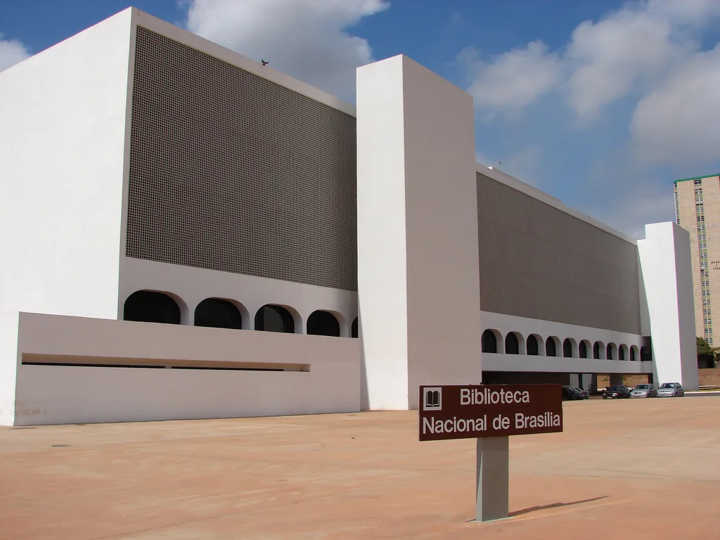 Biblioteca Nacional de Brasília quer de volta 6 mil livros e oferece um mês sem multa