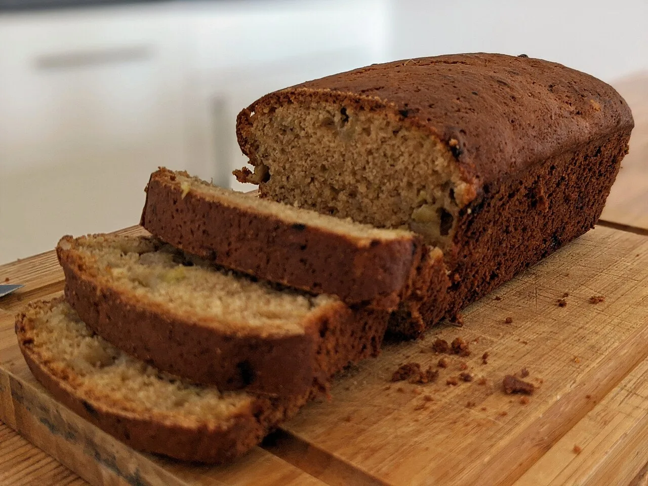 Bolo de banana com aveia para o domingo em família, com dicas de alimentação saudável