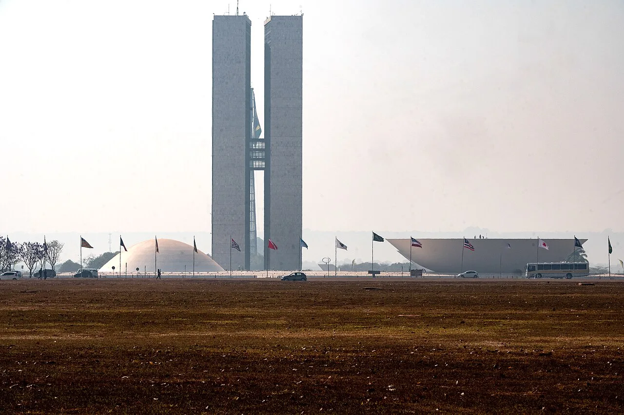 Brasília bate recorde de calor para setembro e registra a menor umidade do ano no Plano Piloto