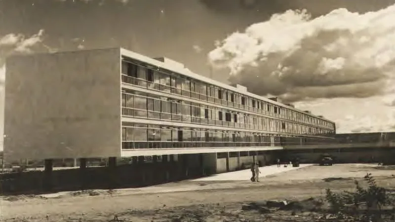 Brasília Palace Hotel: hospedagem assinada por Niemeyer às margens do Lago Paranoá
