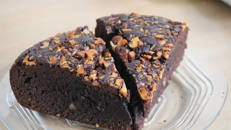 Brownie de banana sem açúcar refinado: receita simples para preparar com as crianças