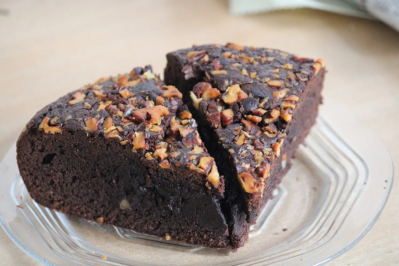 Brownie de banana sem açúcar refinado: receita simples para preparar com as crianças