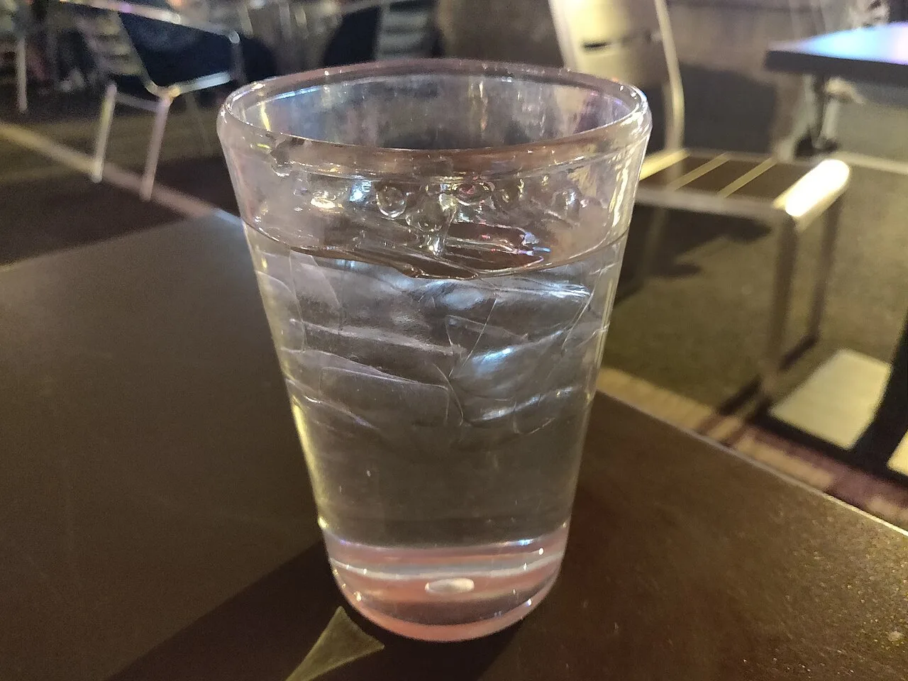 Calor no DF reforça alerta: beber água ao longo do dia é essencial para o corpo