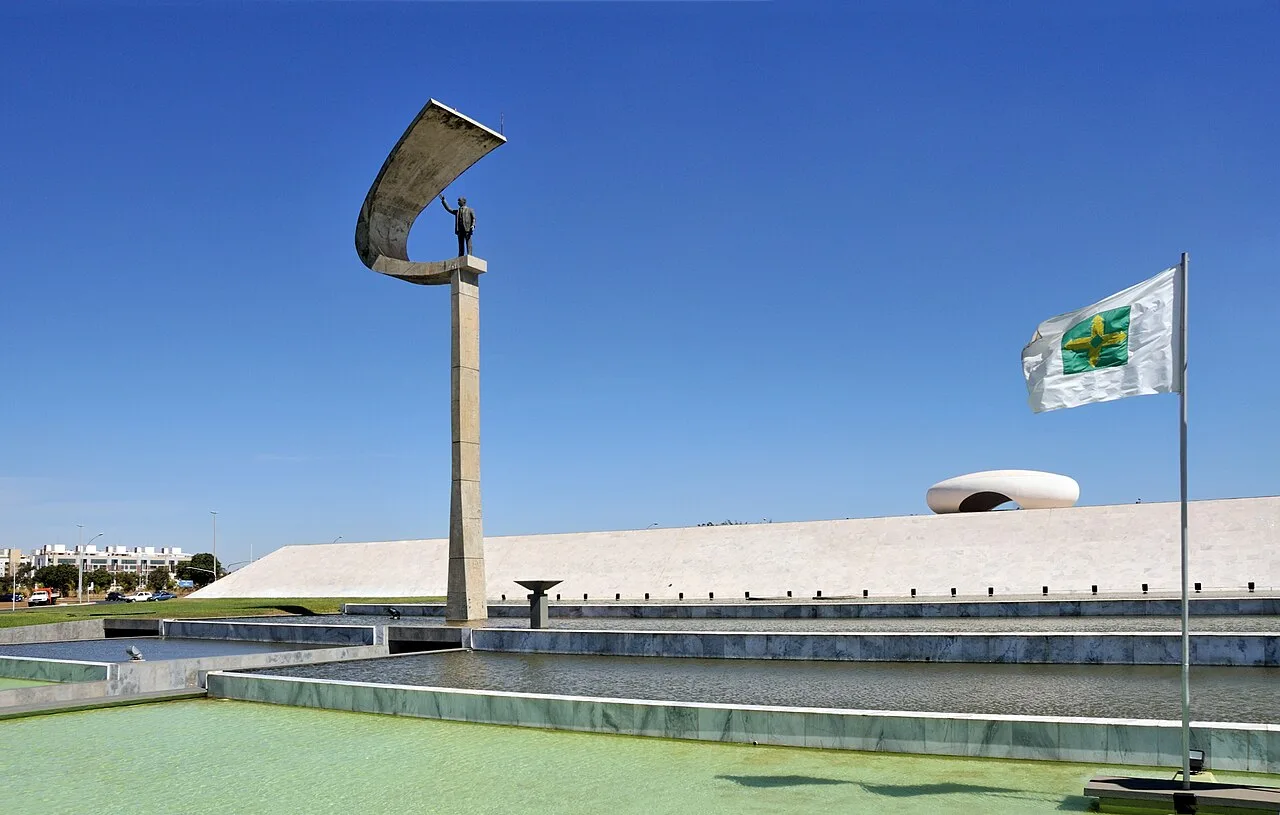 Camelo Bike Tour apresenta a Brasília modernista em roteiros de bicicleta de 3 a 7 horas