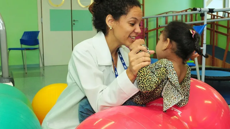 Campanha De Olho nos Olhinhos leva alerta sobre retinoblastoma a shopping de Brasília