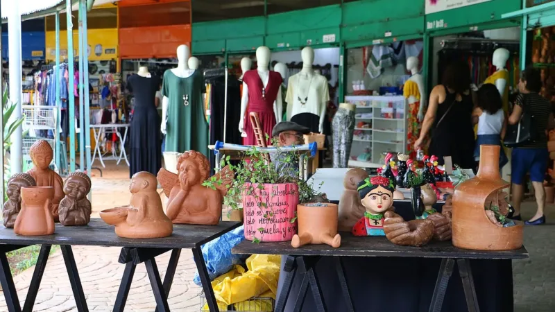 Candango leva o jeito brasiliense para ilustrações e produtos vendidos na Asa Norte e na Torre de TV