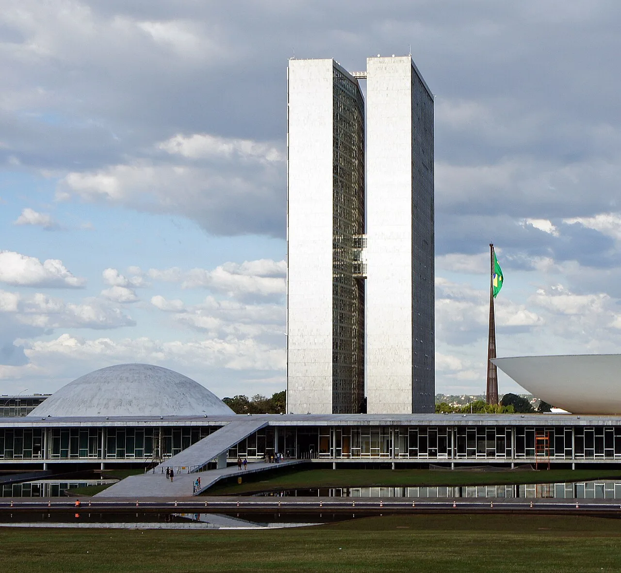 Candidatos ao Senado pelo DF avaliam debate e criticam ausências
