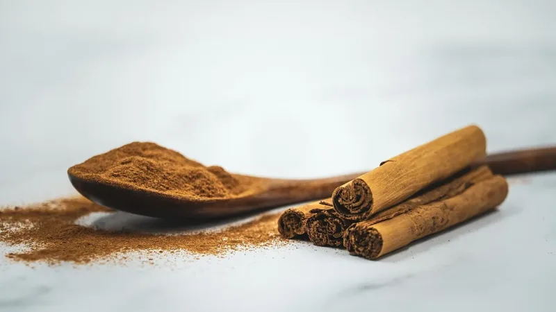 Canela em pó reduziu glicose em jejum de pacientes com diabetes tipo 2, mostra estudo