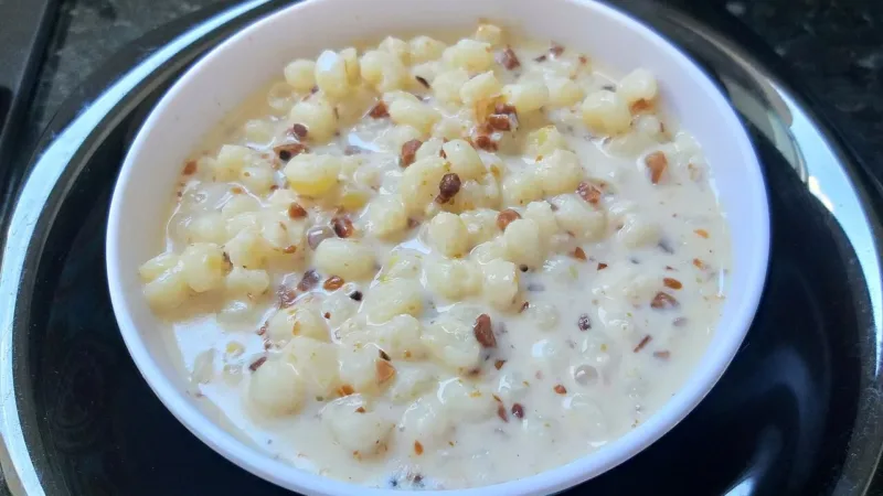 Canjica mais leve: receita junina com leite vegetal e menos açúcar