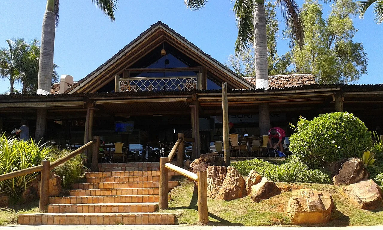 Casa Mahalo recebe até 10 hóspedes com piscina e jacuzzi aquecidas no Jardim Botânico