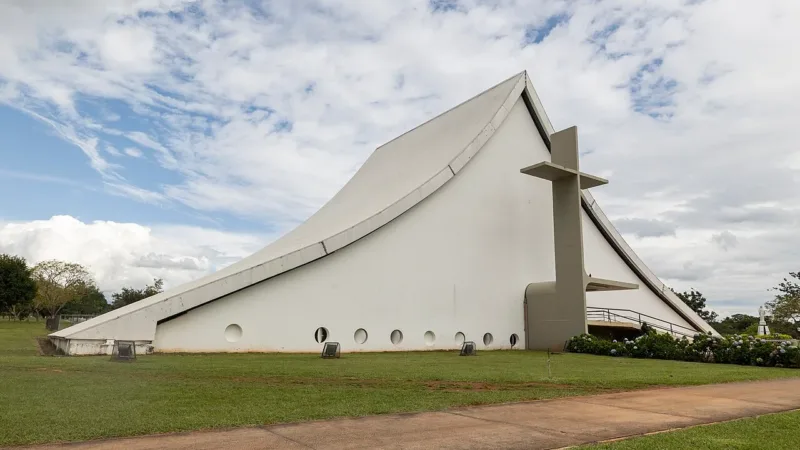 Catedral Militar Rainha da Paz nasceu da estrutura usada na missa de João Paulo II em Brasília