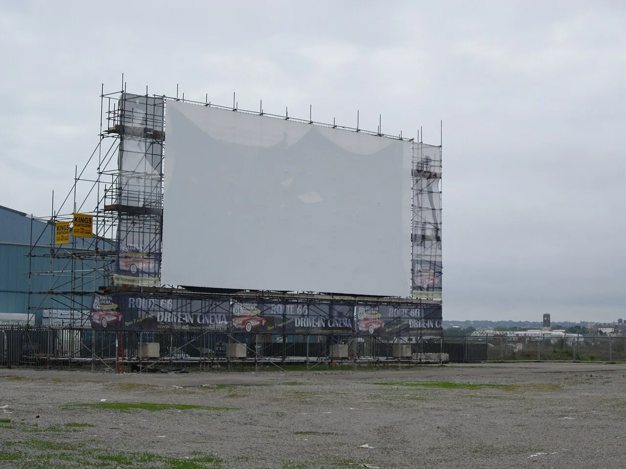 Cine Drive-in de Brasília, patrimônio cultural do DF, mantém a tradição do cinema ao ar livre