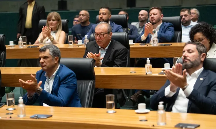 CLDF homenageia auditores fiscais e destaca peso da tributação no financiamento do DF