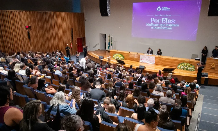 CLDF homenageia mulheres que enfrentam a violência doméstica e o feminicídio