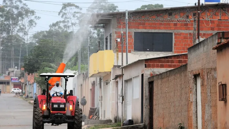 Dengue em alta: DF decreta emergência e monta hospital de campanha com a Aeronáutica
