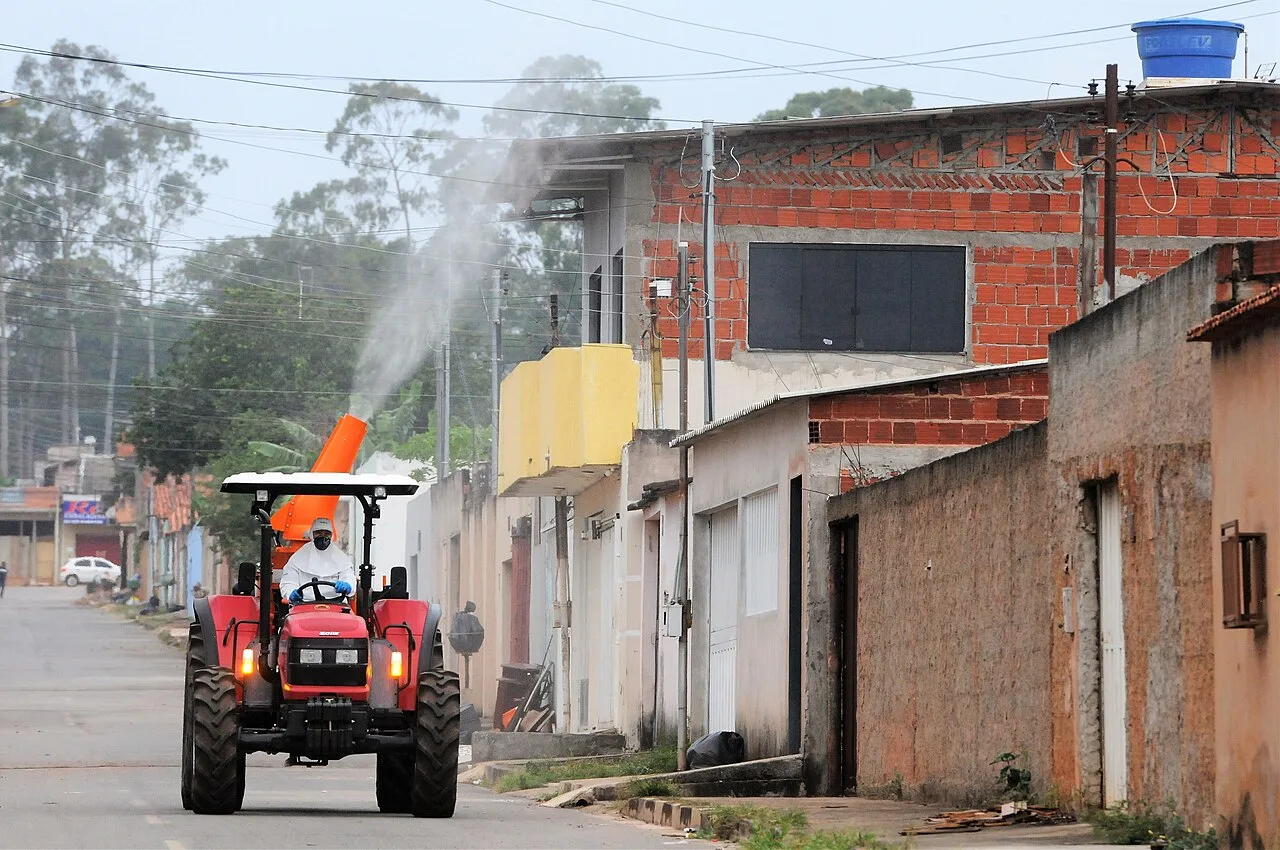 Dengue em alta: DF decreta emergência e monta hospital de campanha com a Aeronáutica