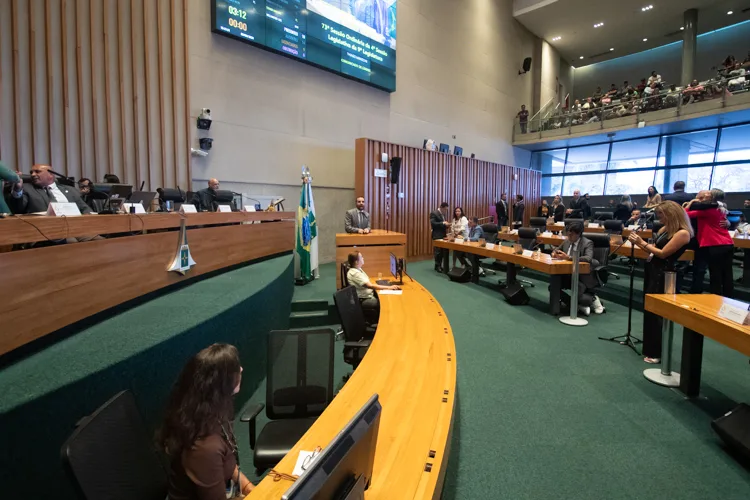 Deputados pedem mais nomeações de servidores para a saúde