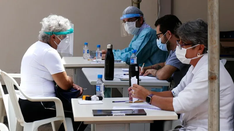 DF começa a vacinar pessoas com 85 anos ou mais contra pneumonia com a pneumo 20