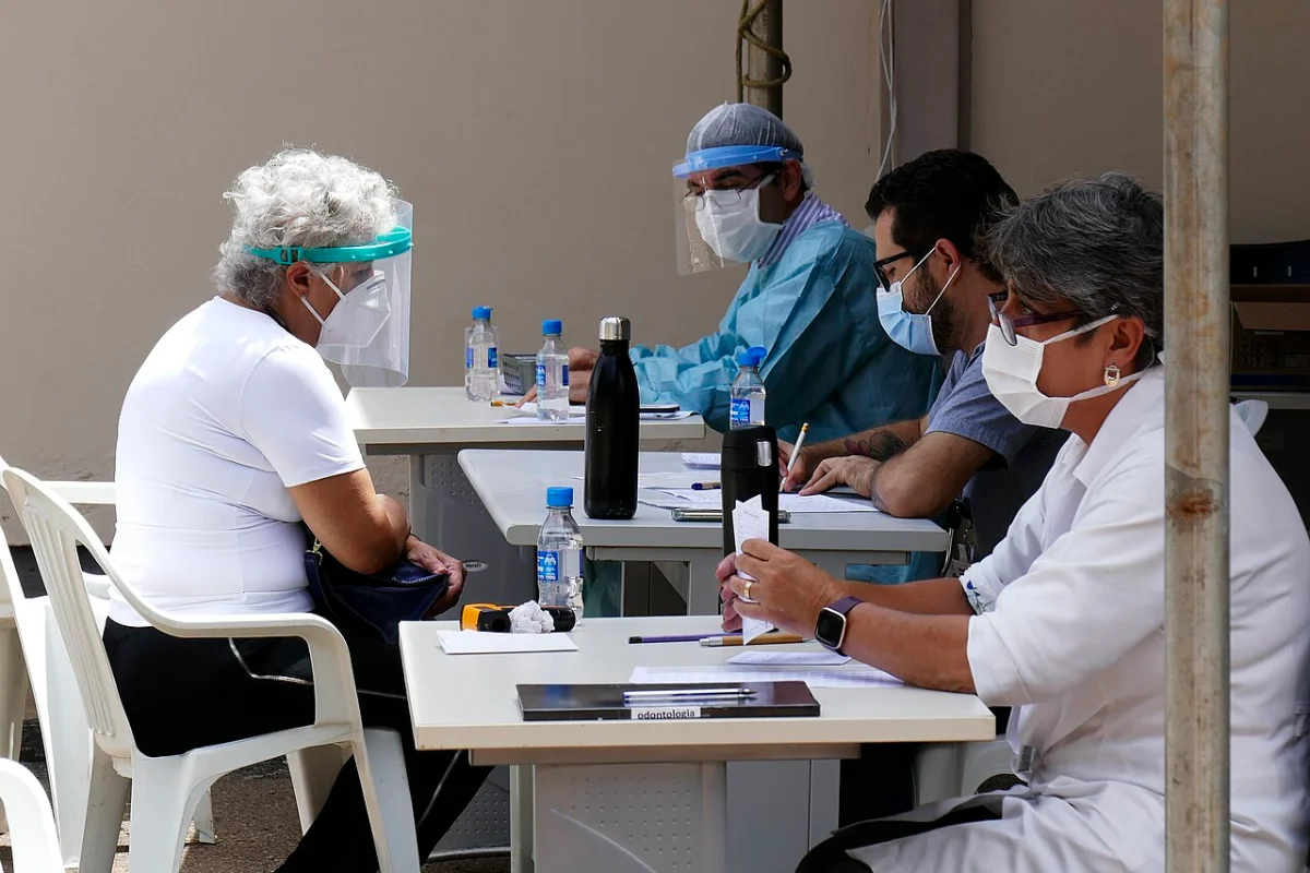 DF começa a vacinar pessoas com 85 anos ou mais contra pneumonia com a pneumo 20