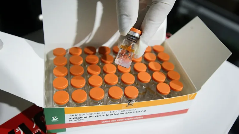 DF mantém vacinação contra Covid-19 e gripe; veja públicos e documentos necessários