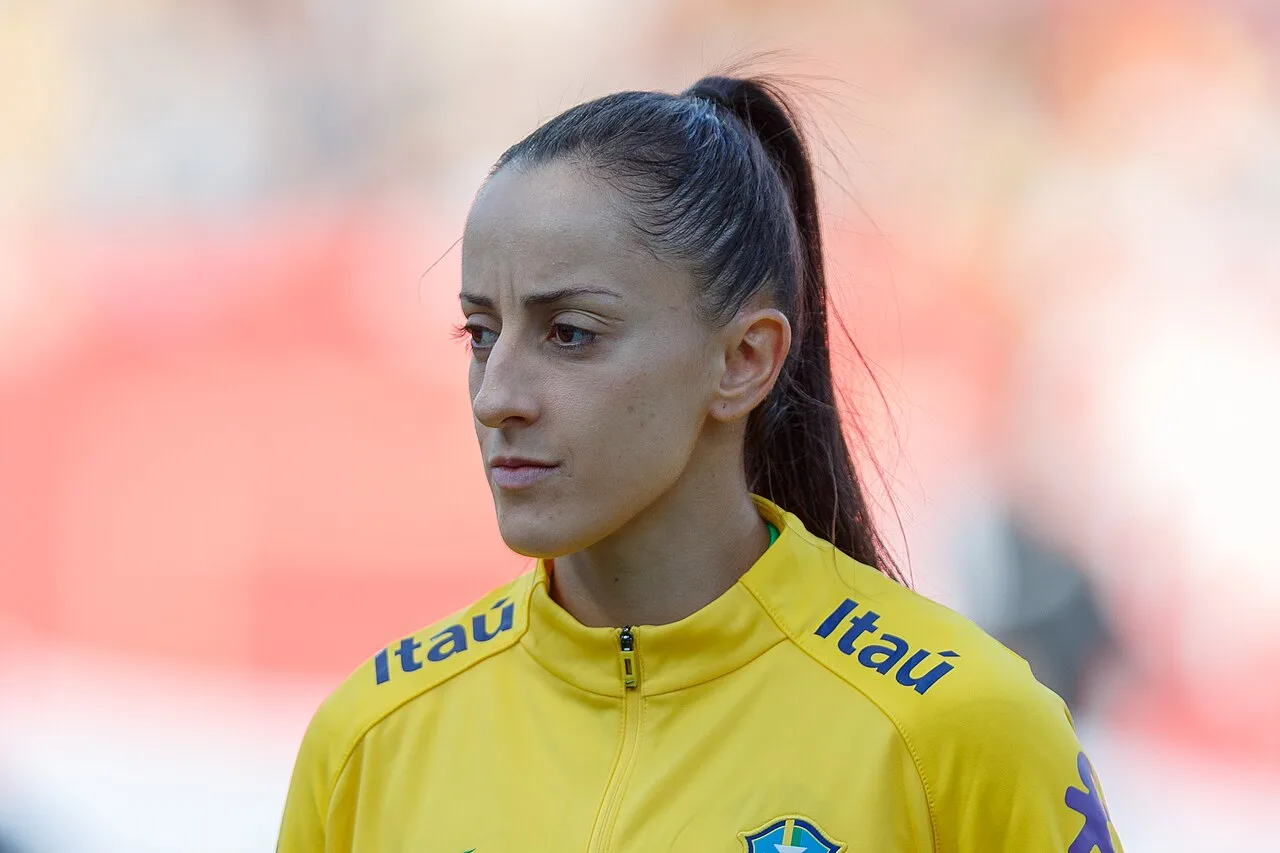 Diagnóstico de Luana, da seleção feminina, chama atenção para o linfoma de Hodgkin; saiba os sinais