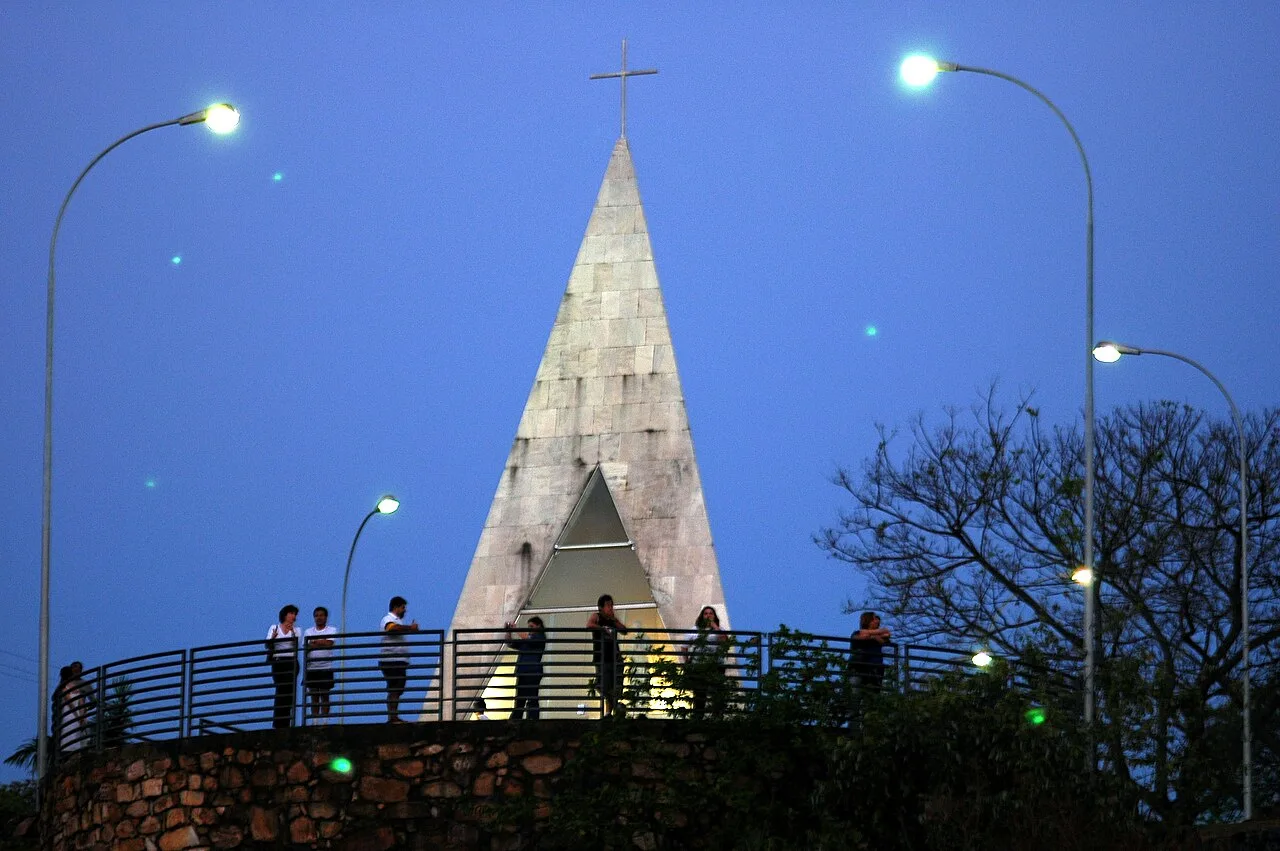 Ermida Dom Bosco tem trilha de 10 km no cerrado, vista do Lago Paranoá e entrada gratuita