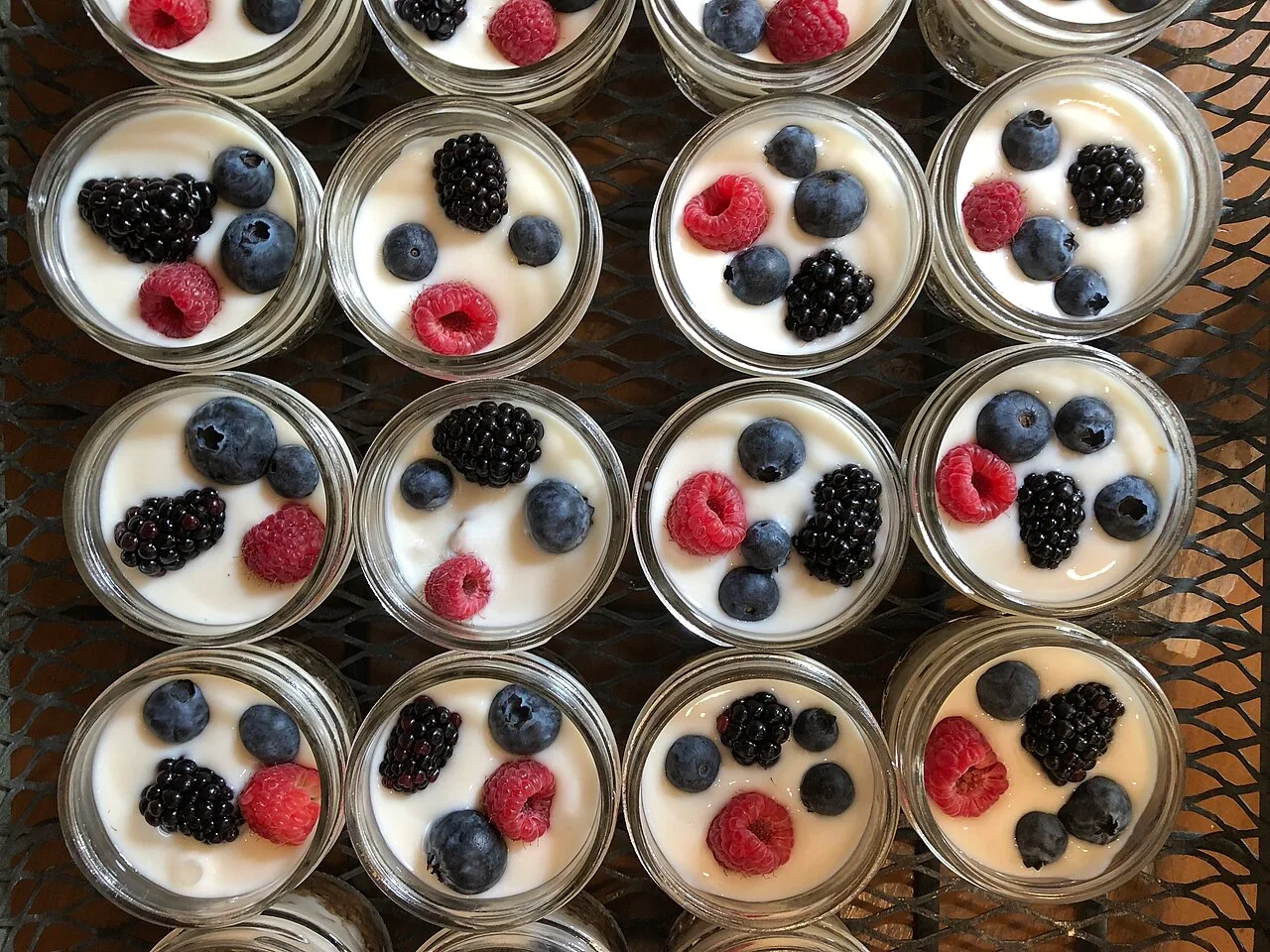 Fibras, frutas e fermentados: como montar um café da manhã que ajuda o intestino
