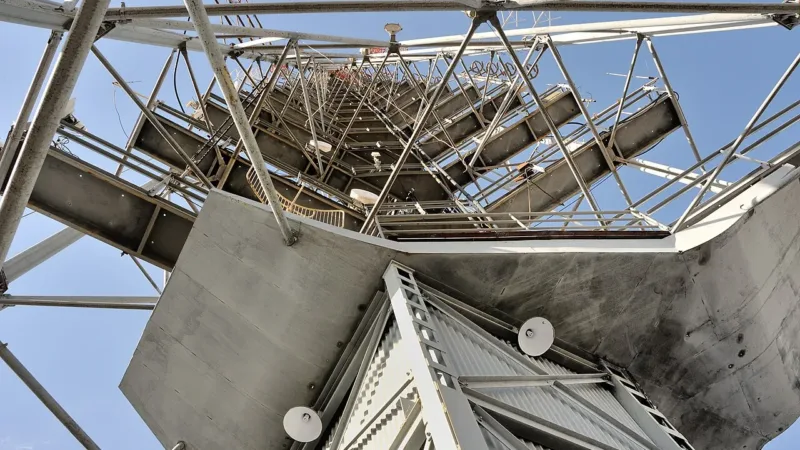 Fonte Luminosa da Torre de TV conta a história de Brasília com jatos de até 50 metros