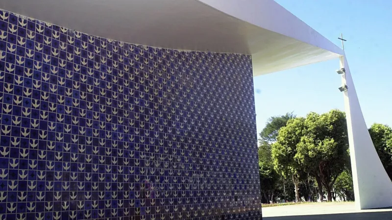 Fundação Athos Bulcão, na W3 Sul, tem galerias, oficinas gratuitas e loja com azulejos do artista