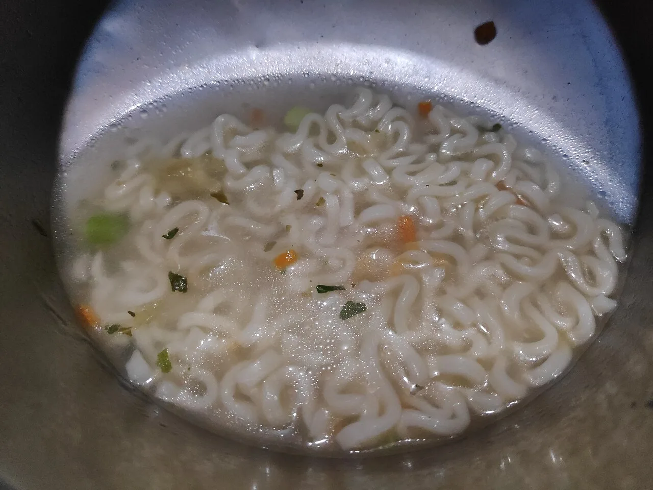 Glutamato monossódico: o que o excesso do realçador de sabor pode causar