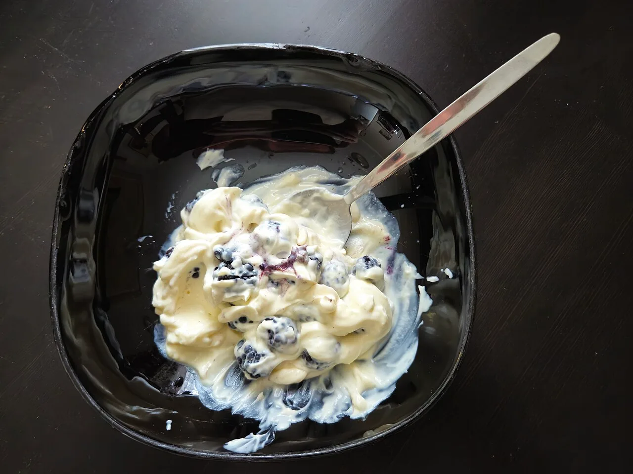 Grego ou skyr? O que esses iogurtes proteicos oferecem ao intestino e ao corpo