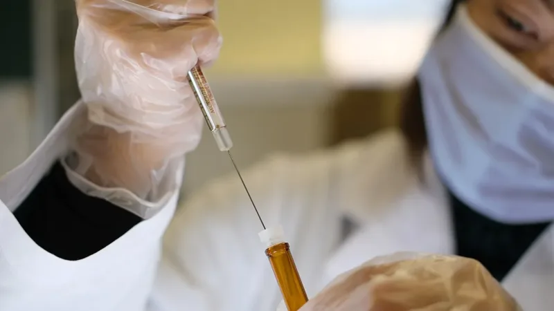 Herpes-zóster: causas, sintomas, grupos de risco e vacinas disponíveis no Brasil