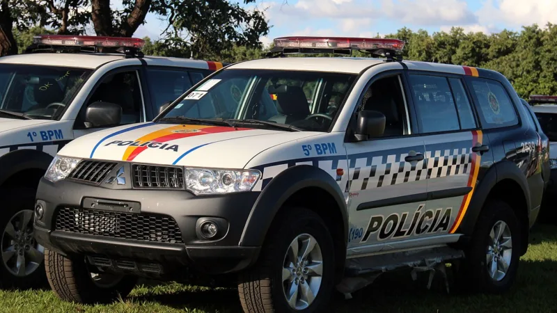 Homem furta carro, foge da PMDF, bate em outro veículo e é preso em Ceilândia
