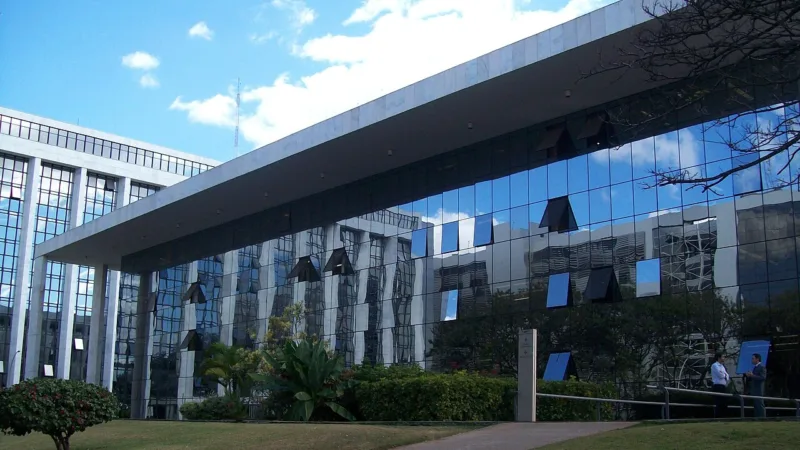 Justiça reduz pena de mulher que aplicava golpes em pessoas com deficiência intelectual