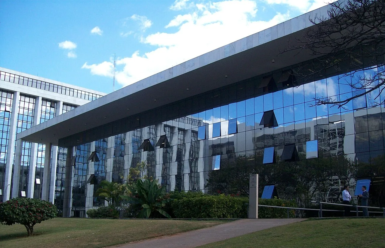 Justiça reduz pena de mulher que aplicava golpes em pessoas com deficiência intelectual