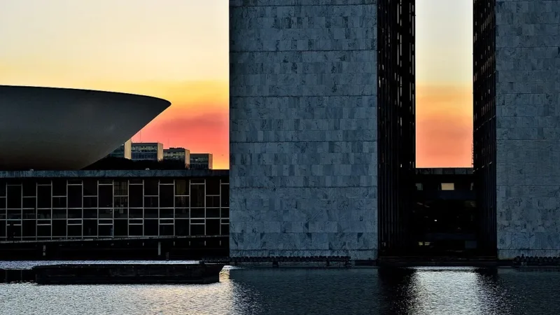 Léo Bahia usa a arquitetura e a natureza de Brasília como cenário para ensaios fotográficos
