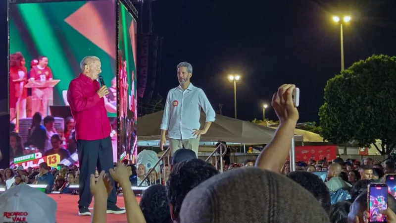 Ao lado de Lula em Ceilândia, Grass promete universidade indígena e do esporte em Brasília