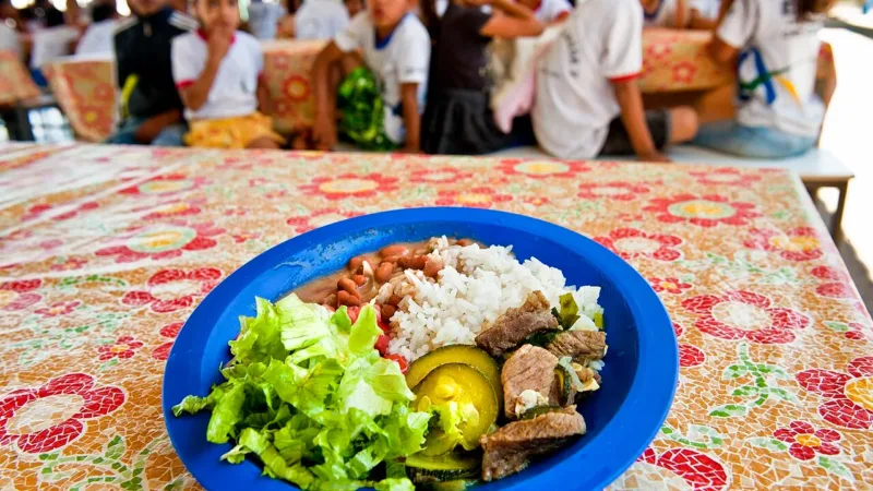 Merenda escolar e guia alimentar colocam o Brasil como referência em alimentação saudável