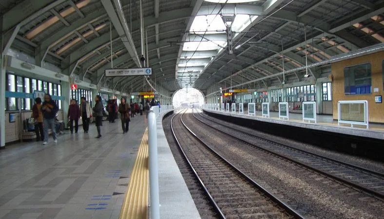 Justiça converte em preventiva a prisão de homem que atacou adolescente no metrô de Ceilândia