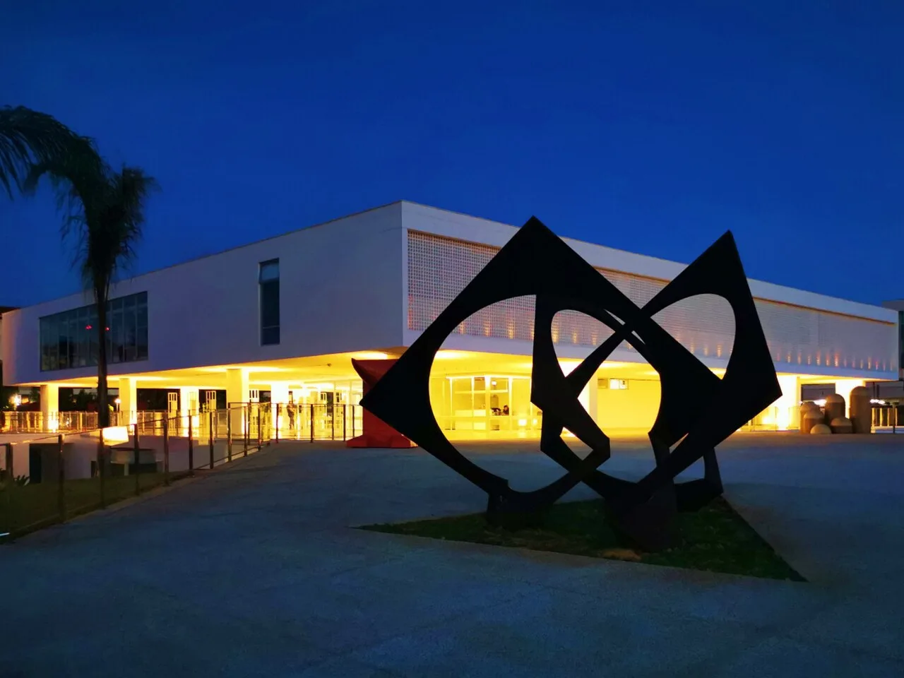Museu de Arte de Brasília reúne 1.450 obras de Burle Marx, Tomie Ohtake, Tunga e outros nomes