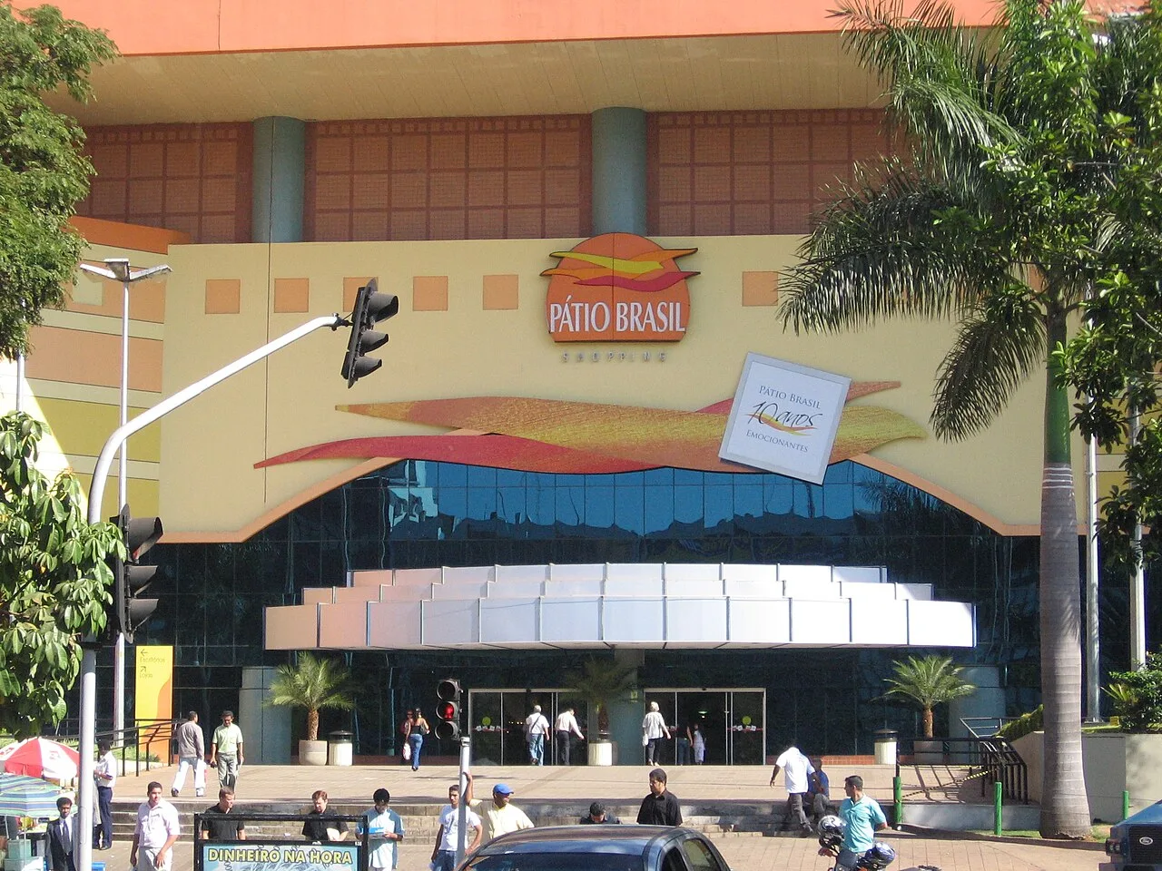 Pátio Brasil Shopping reúne cerca de 200 lojas e o único cinema da área central de Brasília