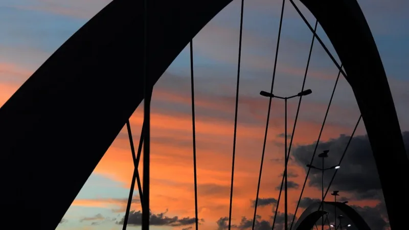 Pintura da Ponte JK fica para dezembro e contrato sobe para R$ 3,23 milhões