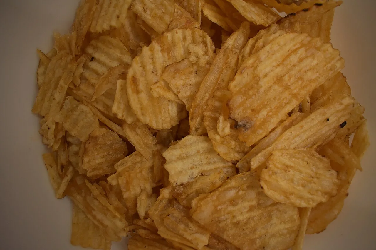 Por que é tão difícil parar de comer salgadinho? Entenda o ‘bliss point’ dos ultraprocessados