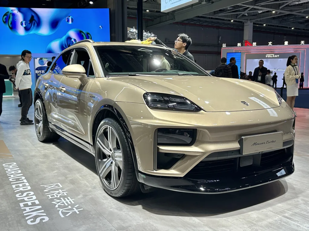 Porsche Macan Electric: 639 cv e 0 a 100 km/h em 3,3 segundos no SUV que leva a família