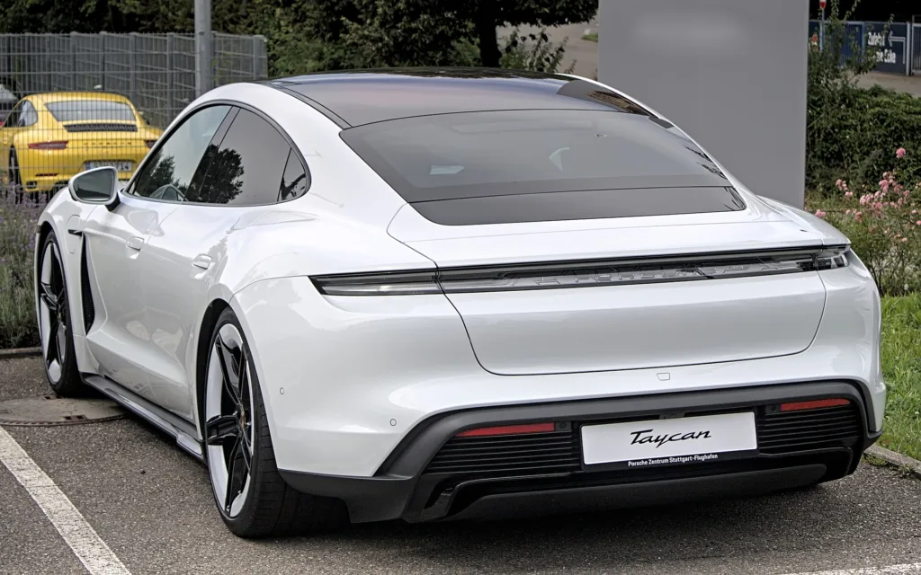 Porsche Taycan Turbo GT: 1.034 cv e 0 a 100 km/h em 2,2 segundos — em silêncio absoluto