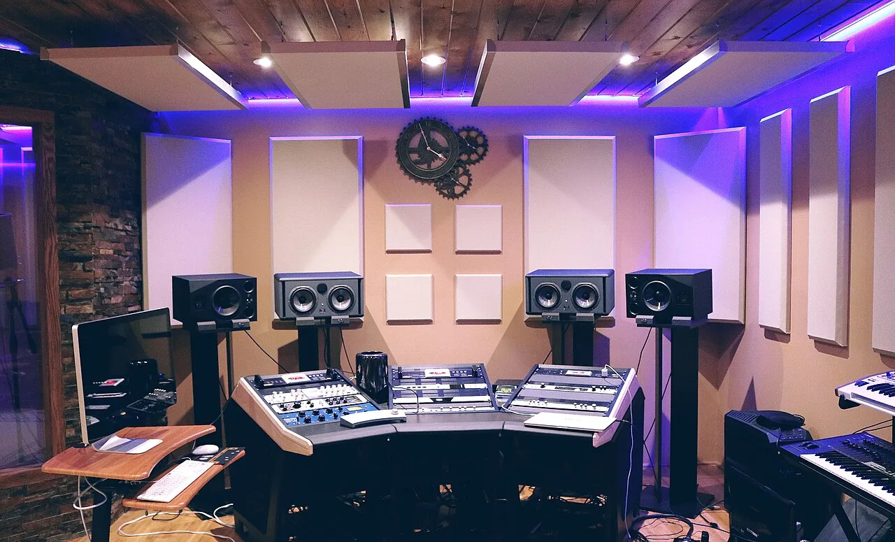 ProdCumaru reúne produção musical, podcasts, audiovisual e aluguel de estúdios