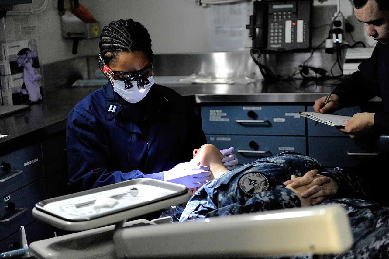 Programa Restaurando Sorrisos oferece dentista gratuito a mulheres em vulnerabilidade no DF