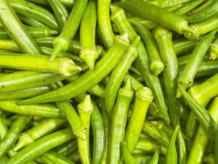 Quiabo e açúcar no sangue: o que as fibras e a baba do legume têm a ver com a glicemia