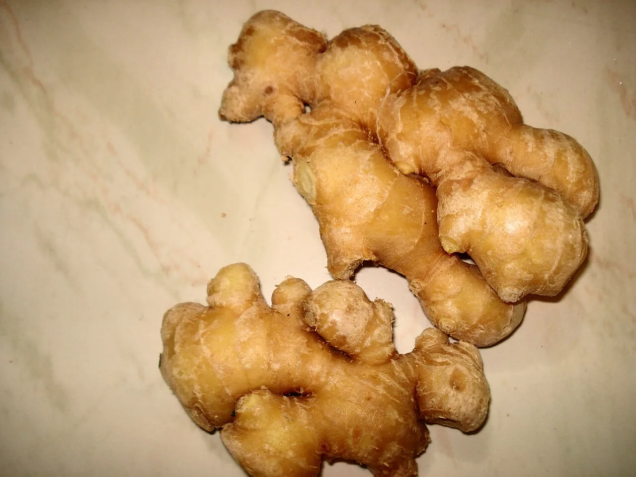 Receita caseira: infusão de vinagre de maçã com gengibre e hortelã contra a azia