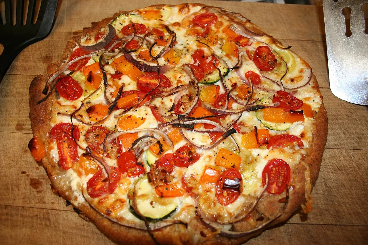 Receita: pizza com massa de abobrinha para um domingo mais leve